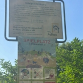 Bild vom Spielplatz anzeigen.