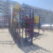 Bild vom Spielplatz anzeigen.