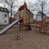 Bild vom Spielplatz anzeigen.