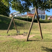 Bild vom Spielplatz anzeigen.