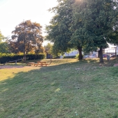 Bild vom Spielplatz anzeigen.