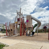 Bild vom Spielplatz anzeigen.