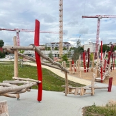 Bild vom Spielplatz anzeigen.
