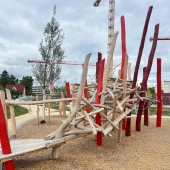 Bild vom Spielplatz anzeigen.