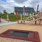 Bild vom Spielplatz anzeigen.