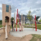 Bild vom Spielplatz anzeigen.