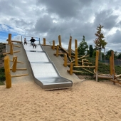 Bild vom Spielplatz anzeigen.