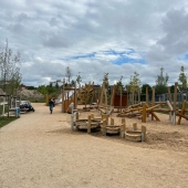 Bild vom Spielplatz anzeigen.