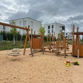 Bild vom Spielplatz anzeigen.