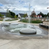Bild vom Spielplatz anzeigen.