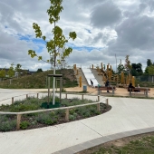 Bild vom Spielplatz anzeigen.