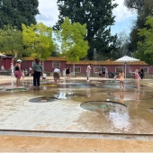 Bild vom Spielplatz anzeigen.
