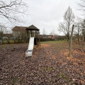 Bild vom Spielplatz anzeigen.