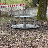 Bild vom Spielplatz anzeigen.