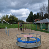 Bild vom Spielplatz anzeigen.