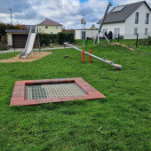 Bild vom Spielplatz anzeigen.