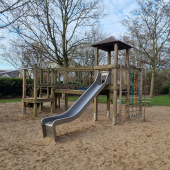 Bild vom Spielplatz anzeigen.