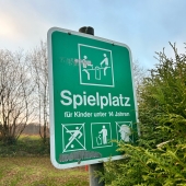 Bild vom Spielplatz anzeigen.
