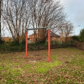 Bild vom Spielplatz anzeigen.