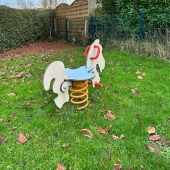 Bild vom Spielplatz anzeigen.