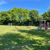 Bild vom Spielplatz anzeigen.