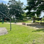 Bild vom Spielplatz anzeigen.