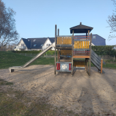 Bild vom Spielplatz anzeigen.